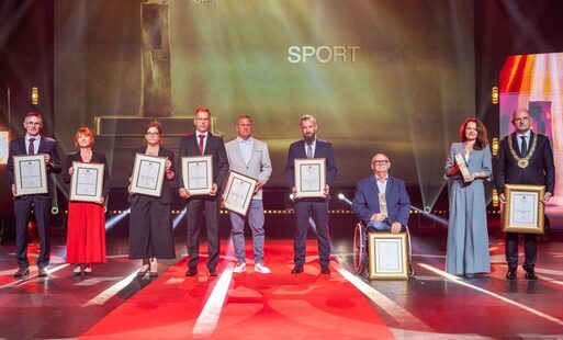 Zdjęcie do Bartosz Łyszczarz oraz Marzenna i Jerzy Łastowscy w gronie laureat&oacute;w Nagrody Marszałka 