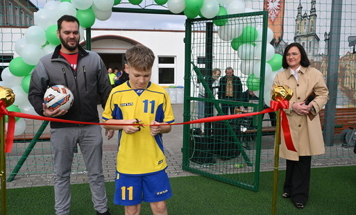 Zdjęcie do Oficjalne otwarcie Orlika po remoncie 