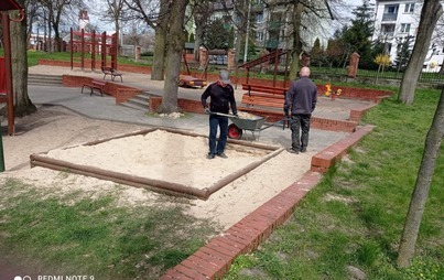 Zdjęcie do Trwają prace remontowo-porządkowe na terenie Gminnego Centrum Kultury i Biblioteki w Kcyni.
